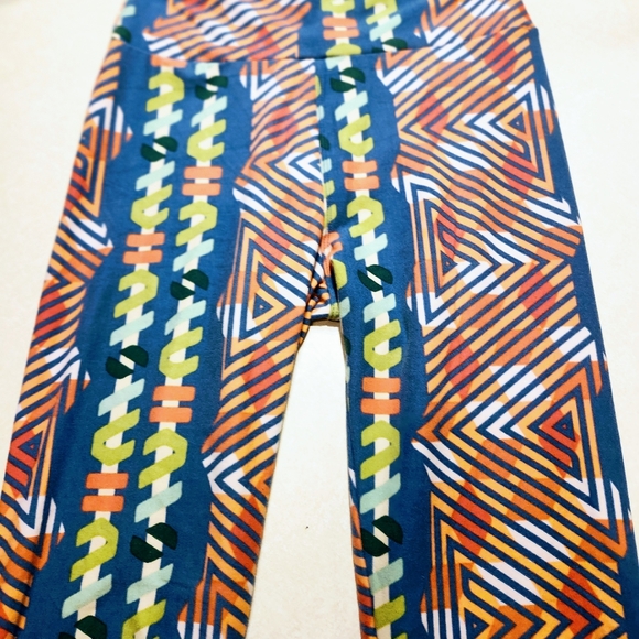 5/15.00 Lularoes Colorful Geometric Womens Leggings - Picture 2 of 3